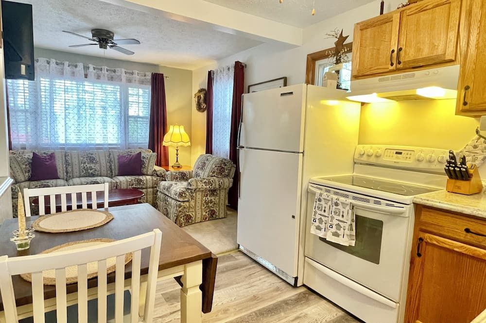 Cozy Cottage 2 bedroom house one and half bathrooms Cumberland, Md with AC, WiFi - Cumberland - Küche