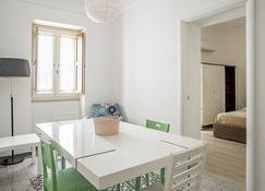 Mirabella Apartment in Ortigia by Wonderful Italy - Siracusa - Dining room