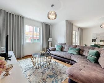 Moradia Uriel - Santa Cruz