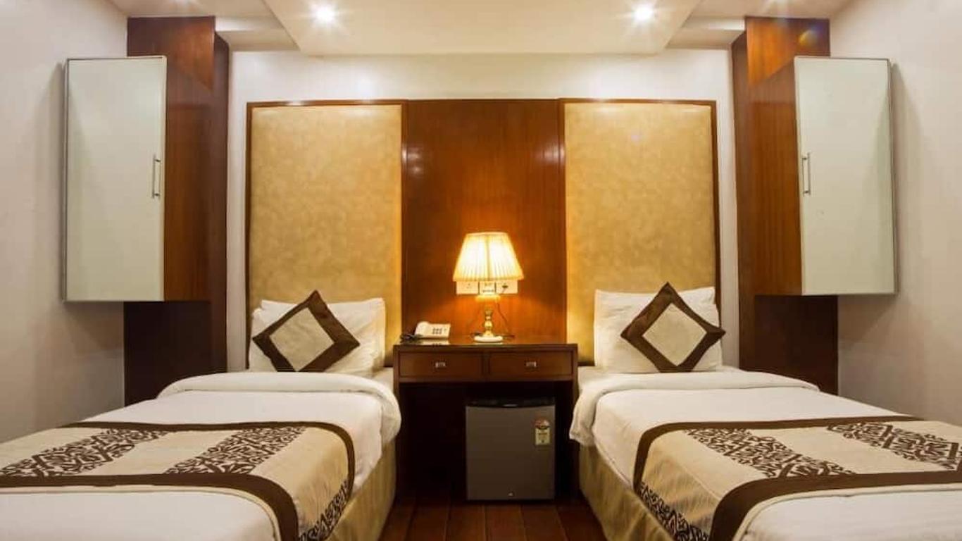 Hotel Palm Do'r # Premium Rooms # Family Hotel # City Center # New Delhi Railway Station # Customer's Favourite Hotel # Parking # Near to Tourist Places - India Gate, Jama Masjid ,Red Fort, Connaught Place, Karol Bagh