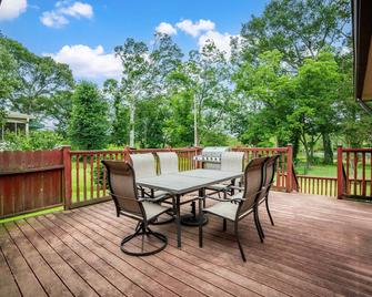 Lakefront, Fishing, Fun & Games, Bbq, Wifi - Sherwood - Balcony