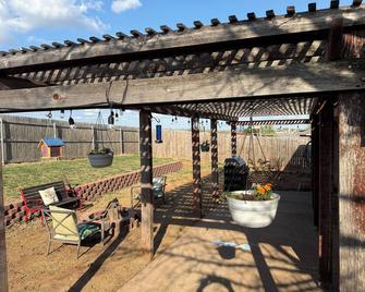 Tecumseh Retreat - Norman - Patio