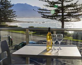 Waves on the Esplanade - Kaikoura - Restaurant