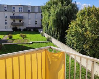 Montereau F.y. Appart Rénové, 3 Pièces 2 Chambres 1 Balcon, Calme et Agréable - Montereau-Fault-Yonne - Balcón