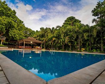 Mrugavani Resort & Spa - Hyderabad - Pool