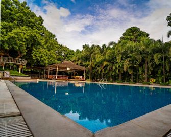 Mrugavani Resort & Spa - Hyderabad - Pool