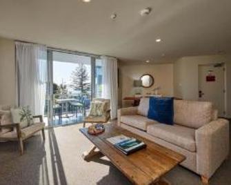 Seafront Apartments at Kaikoura Holiday Homes - Kaikoura - Living room