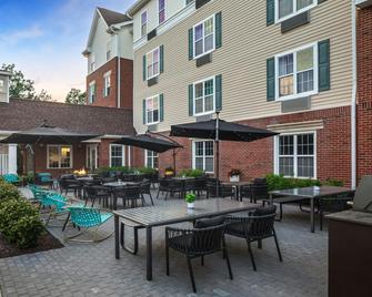 TownePlace Suites by Marriott Chicago Lombard - Lombard - Patio