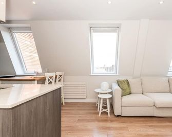 Cosy Central Stylish Apartment in Twickenham - Pass the Keys - Twickenham - Вітальня
