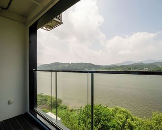 Yangpyeong The Line Drive-In Hotel - Yangpyeong-gun - Balcón