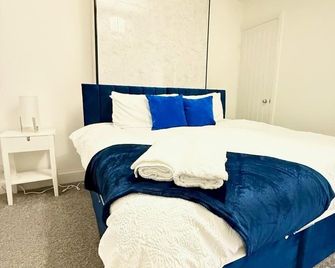 2 Bed House - Sleeps 5 - Garden - Parking - Wifi - Leicester - Bedroom