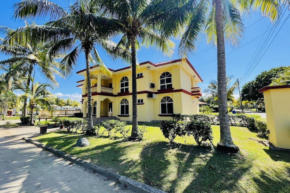 هوندوراس شورس بلانتيشينز - تيلا - مبنى