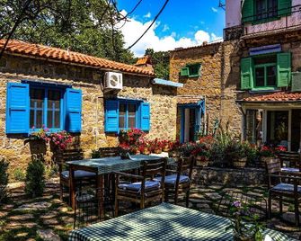 Adatepe Otel - Küçükkuyu - Patio