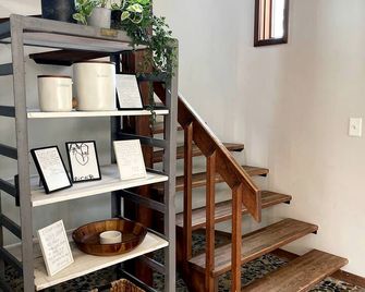 Stunning Home Away From Home in New Albany, Ohio, For Restful Escapes to Nature - New Albany - Stairs