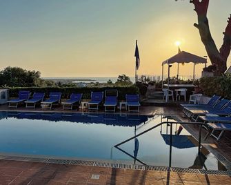 Residence Pensione Mena - Ischia - Pool