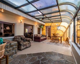 4br, 2ba - Morgantown - Patio