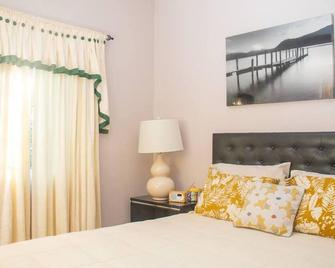 Gorgeous 2-Bed Apartment 3 in St Johns cosy - Saint John's - Sypialnia