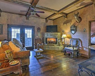 11 Mi to Dtwn Murphy Gem with Hot Tub and Mtn Views! - Murphy - Living room