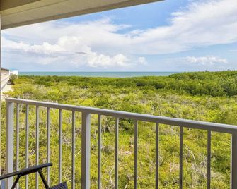 Sea View and Sunrise Top Floor Ocean Pointe 2412 - Tavernier - Balcón