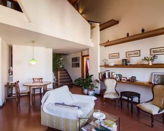 Palazzetto of the fifteenth century, renovated, in the Marche between the Sibillini and the sea - Santa Vittoria in Matenano - Sala de estar