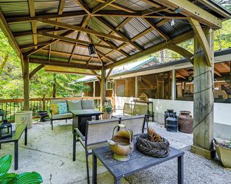 Outdoor Adventure Tranquil Creekside Ret - Merlin - Patio