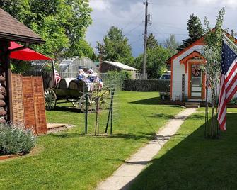 Oma's 1890 Cottage with Hot Tub & Sauna in Red Lodge Montana - Red Lodge - Building
