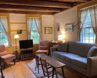 Historic Year-Round Country Retreat: 3-day minimum - Acworth - Sala de estar