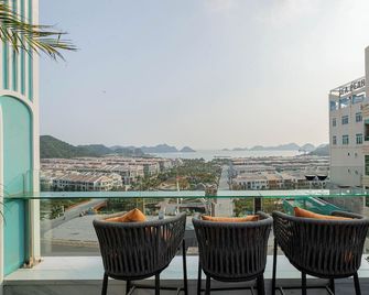 The Moon Boutique Hotel Cat Ba - Cat Ba - Balkón