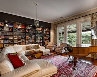 Kalinya Estate Homestead & Lodge -sleeps up to 26 - 바고 - 라운지