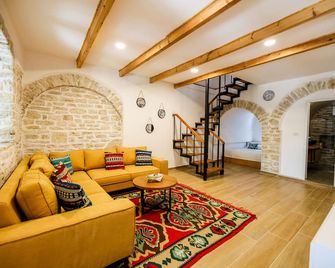 Vila Leon - Old Qeparo - Qeparo - Wohnzimmer