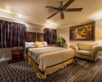 Edge Water Inn - Reedley - Bedroom