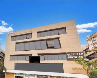 Hotel Delight In By Grb - Surat - Gebouw