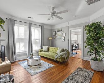 Luxury 1 Bed Downtown Columbia Upstairs - Columbia - Living room