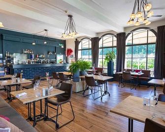 Family escape near Pagnevaartforest | Nature trails, city sights | 2 Units - Bosschenhoofd - Restaurant