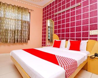 OYO 42787 Hotel Shahi Mahal - Jīnd - Bedroom