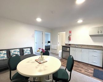 Alcala Motor Lodge - כרייסטצ'רץ' - חדר אוכל