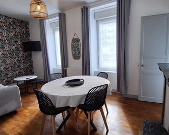 Appartement RDC centre ville - Local vélos disponible - Mayenne - Comedor