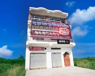 Hotel O VK Hotel And restaurant - Bhadohi - Building