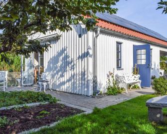 1 Bedroom Cozy Apartment In Brantevik - Brantevik - Будівля