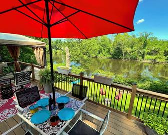 Magical Waterfront Escape from the city located in the Hudson Valley! - Lake Katrine - Balcony