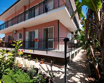 Kosmos - סירקוזה - בניין