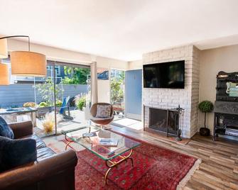 Newly remodeled, uniquely styled property surrounded by botanical-like garden setting. - Dana Point - Living room