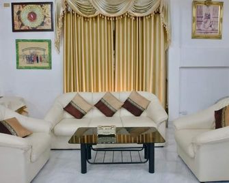 차크라푼 밸리 - 촌 다엔