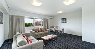 Prince of Wales Hotel - Brisbane - Living room