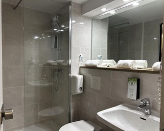 Kyriad Carcassonne - Aéroport - Carcassonne - Bathroom
