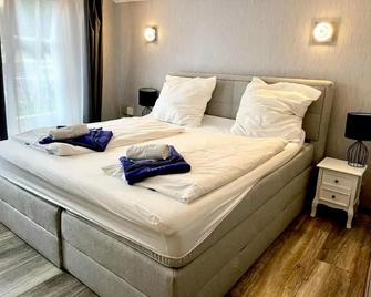 The Burgklause Boutique Hotel - Linz am Rhein - Slaapkamer