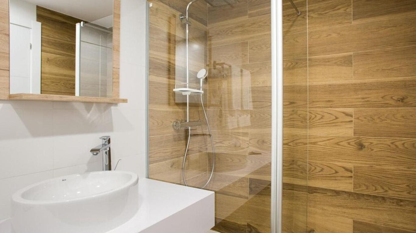 Ginosi Pedralbes Hotel