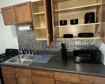 Downtown 1br Oasis - Rochester - Kitchen