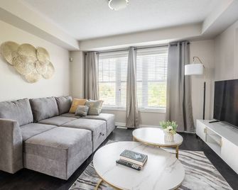 GlobalStay 3 Bedroom House with Parking Brampton - Brampton - Living room