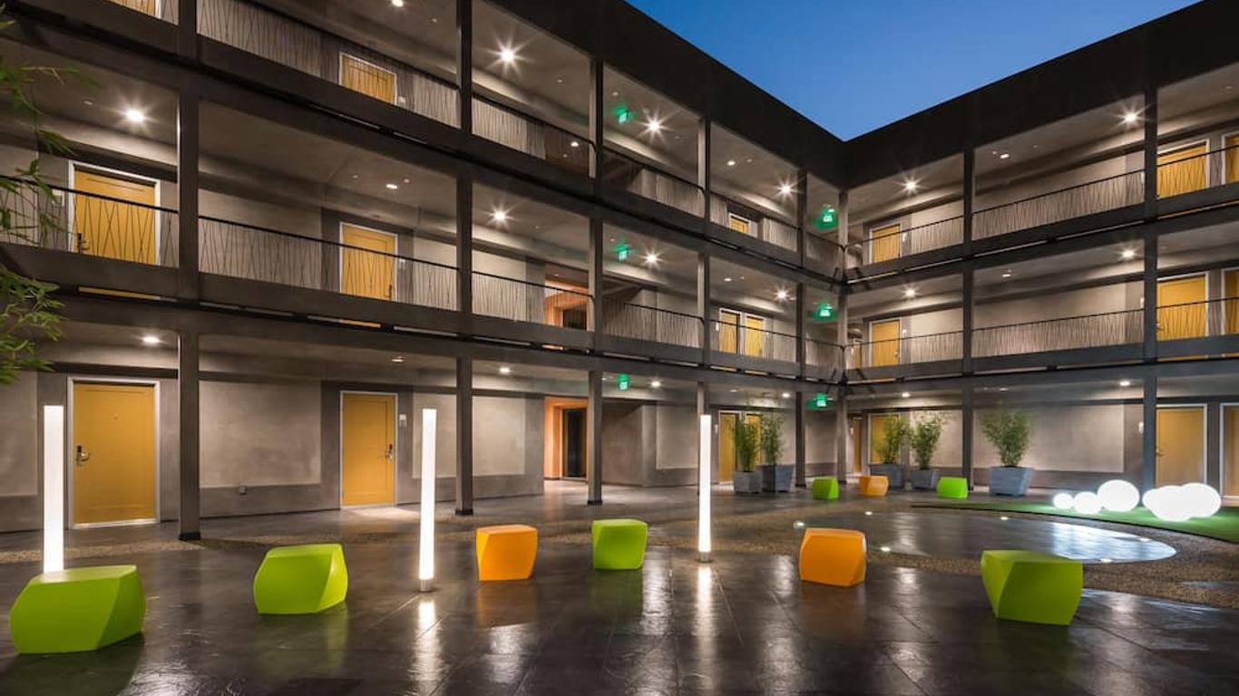 أفينتورا هوتل